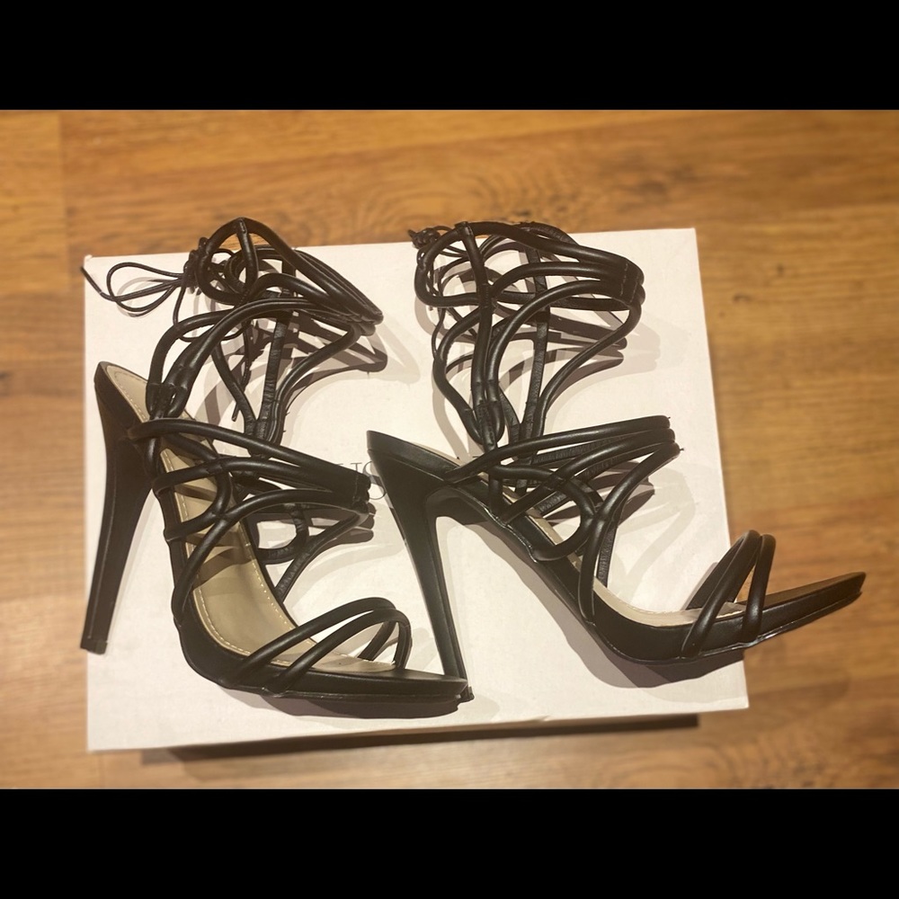 Lace up black heels - Picture 2 of 3